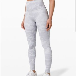 Lululemon Wunder Under luxtreme 28 inch! White camo, size 2!